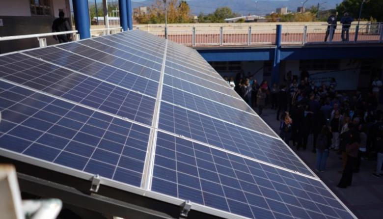 Inauguran en Godoy Cruz el primer patio solar en una escuela pública