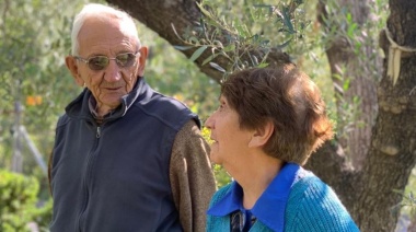 Que la edad no sea un obstáculo: Gabriela (78) y Anselmo (88) producen aceite de oliva y vinos en San Martín