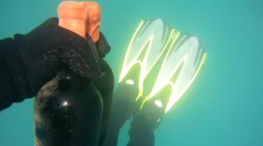 Innovación: Foster Lorca apuesta a los vinos submarinos con la primera estiba en un lago de Argentina