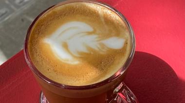 Negocios disruptivos: los creadores de “La Central Vermutería” abren “Café Japón” en la ciudad