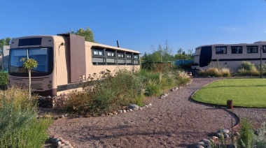 Bondi Lodge: reciclaron colectivos viejos y los convirtieron en un hospedaje VIP con piscina