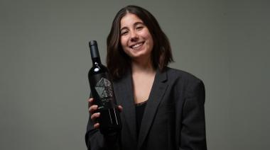 Concurso nacional: tiene 25 años, está por graduarse y ganó $1,5 M por diseñar la mejor etiqueta de vino