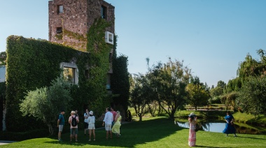 Arquitectura, jardines y un lago: esta en Luján y figura entre las mejores bodegas para visitar en Mendoza