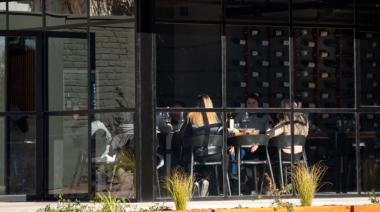 Crece la gastronomía en el Valle de Uco: Familia Hinojosa abrió un restaurante en su bodega de Tunuyán