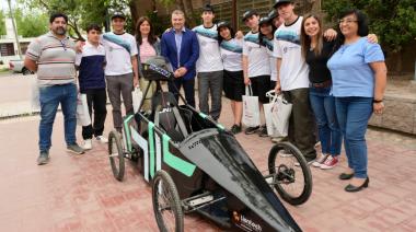 Una escuela de Mendoza construyó un auto sustentable para participar del Desafío Eco YPF