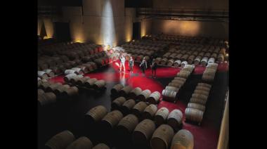 "La Catedral del vino": Crux Cocina redobla la apuesta con nueva sala de arte y menú renovado