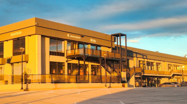 Inversión en Las Heras: Kristich inauguró un centro comercial con más de 20 locales en El Challao