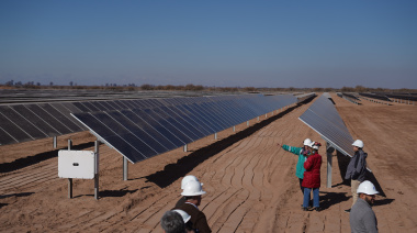 "Será el mayor parque fotovoltaico de la Argentina”: el presidente de YPF visitó El Quemado en Mendoza