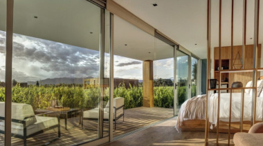 Dormir entre viñedos y despertar frente a Los Andes: así es el hotel de vino elegido como el mejor de la Argentina