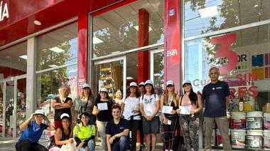 Mujeres en la construcción: Holcim capacitó a mendocinas en aplicación de pintura