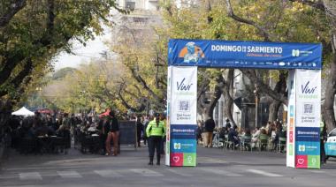 "Domingo en la Sarmiento": la famosa arteria capitalina se convirtió en un gran restorán a cielo abierto