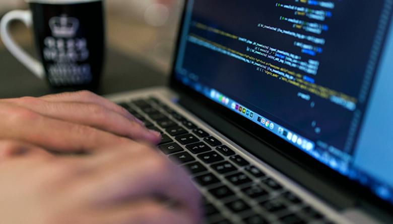 Empresas podrán becar a jóvenes mendocinos para que estudien programación y robótica