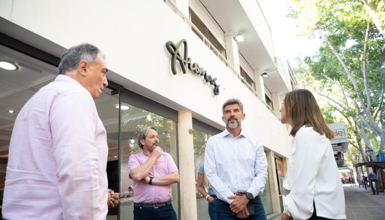 Luego de años cerrado, reabrió un mítico café del microcentro
