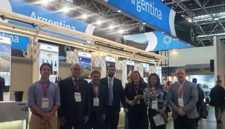 Récord de bodegas mendocinas en la feria de vinos más importantes del ...