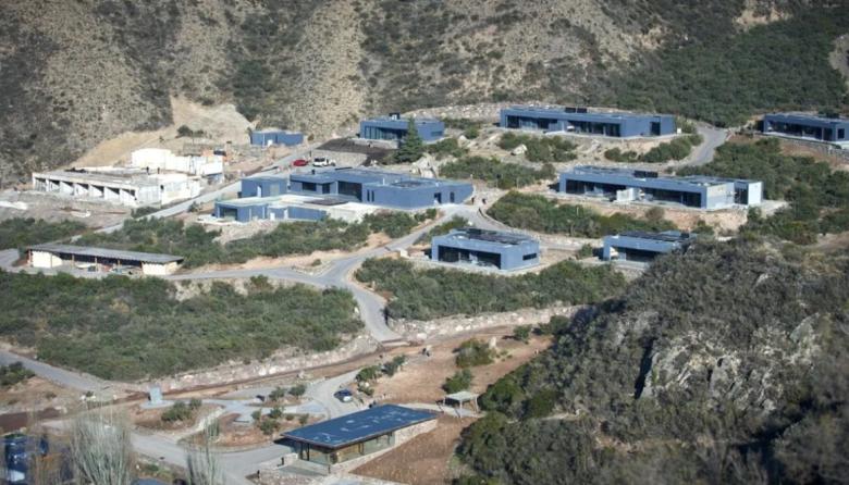 Abrió un nuevo complejo hotelero con helipuerto y en el corazón de la montaña mendocina: cuánto cuesta la noche