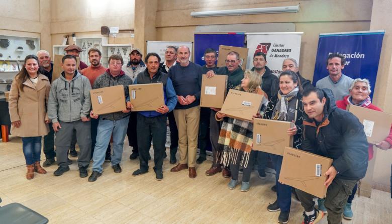 Conectando al campo: entregarán 300 antenas satelitales a productores ganaderos de Mendoza