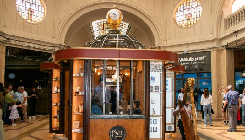 El café que ocupa sólo 10m2 y es la nueva atracción de la galería más emblemática de la Ciudad