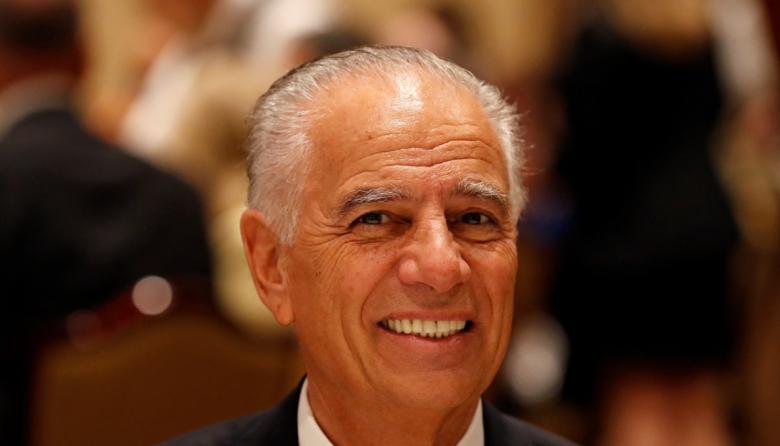 Un empresario argentino con viñedos en seis países recibió el mayor premio del mundo del vino