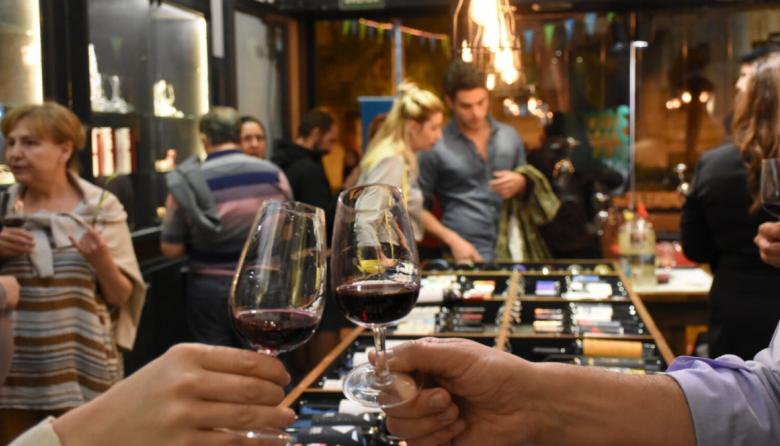 La Ciudad celebra su cultura vitivinícola con una nueva edición de la Noche de las Vinerías