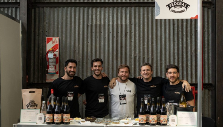 La bebida que une provincias y ahora abre fronteras: Vermut Federal desembarca en Chile