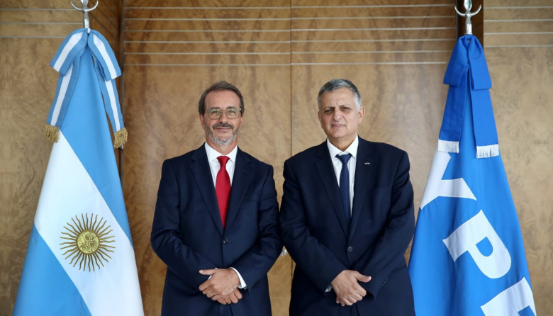 Santander e YPF sellan una alianza estratégica para integrar servicios financieros en APP YPF