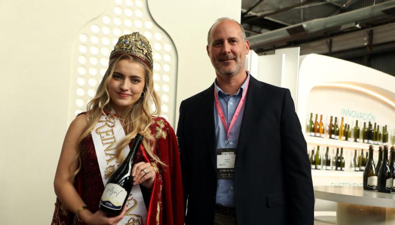Verallia presentó “Sparkling Azul”, el nuevo envase en homenaje a la Reina de la Vendimia 2026