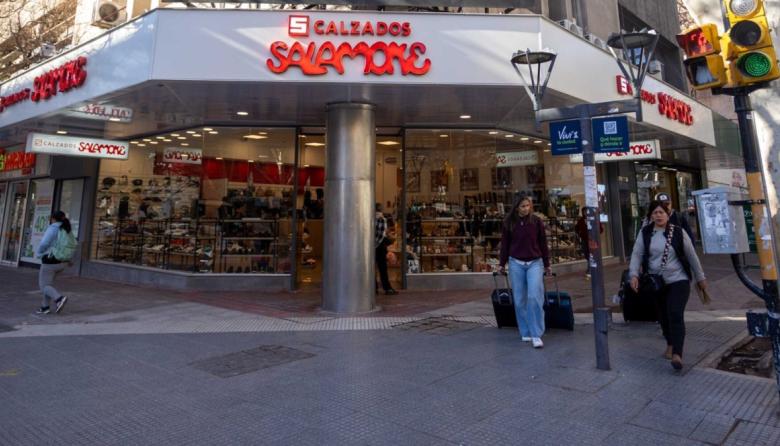 Empresa familiar: Calzados Salamone abre otro local en pleno centro mendocino