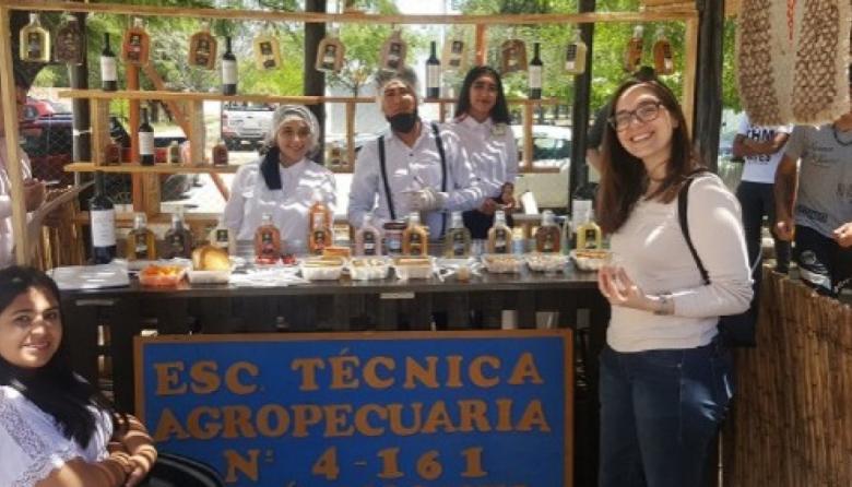 De la receta familiar al aula: estudiantes de Lavalle transforman tradición en licores artesanales