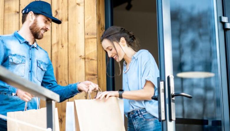 Carrefour se alía con Uber en Mendoza para ampliar su alcance y hacer entregas a domicilio