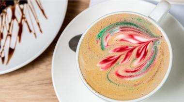 Primera franquicia: Watson llega al Bombal con sus cafés de colores y estilo propio