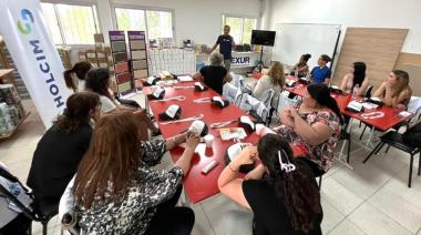 Mujeres en la construcción: Holcim capacitó a mendocinas en aplicación de pintura