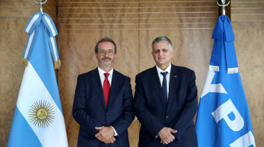 Santander e YPF sellan una alianza estratégica para integrar servicios financieros en APP YPF