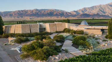 Zuccardi Valle de Uco: 10 años de la bodega que nació del viñedo y está en el Salón de la Fama mundial