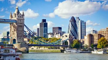 Mendoza presenta en Londres oportunidades de inversión en energía, minería y petróleo