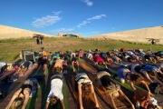 Yoga por los Caminos del Vino: ocho escenarios vitivinícolas para elevar el espíritu