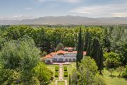 En la cuna del Malbec: una casona neocolonial de 1940 se llevó el máximo galardón en turismo del vino