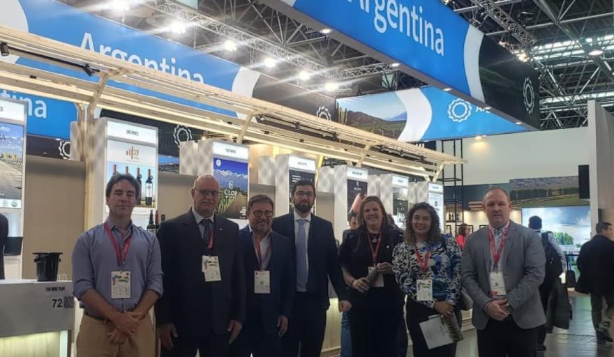 Récord de bodegas mendocinas en la feria de vinos más importantes del ...