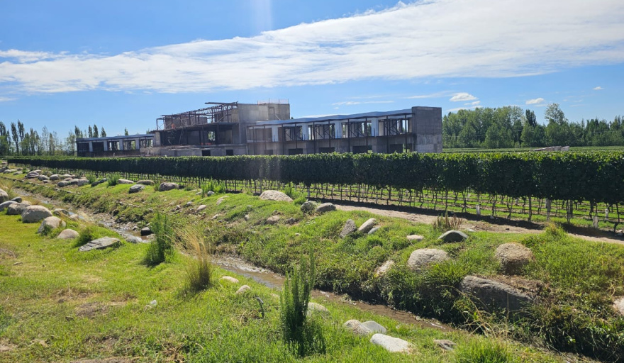 Capitales chilenos invierten USD 8 millones en un exclusivo proyecto vitivinícola y hotelero en Valle de Uco